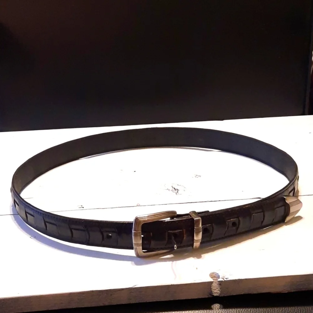 Black Vintage Leather belt sz 36 great pattern